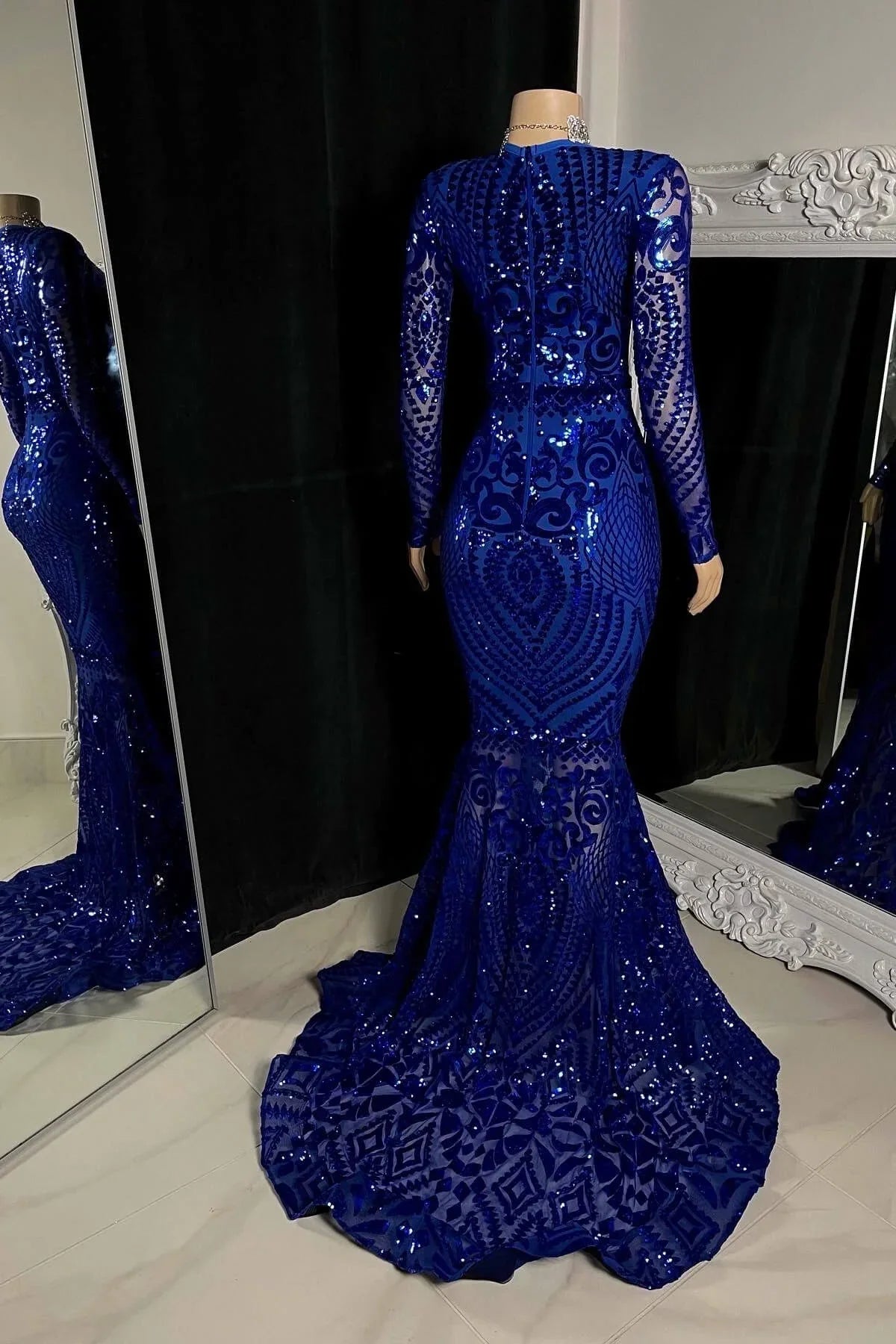 Belle robe de bal longue sirène à col en V avec manches longues