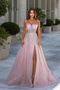 Bellissimo abito da sera lungo rosa a linea ad A in tulle con paillettes e spacco