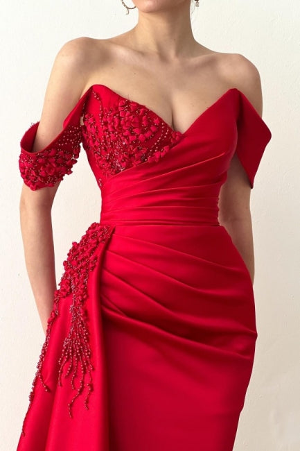 Bellissimo lungo abito da sera rosso sirena con pizzo e scollo a barca