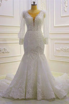 Hermoso vestido de novia de sirena con mangas largas y apliques de encaje y cola