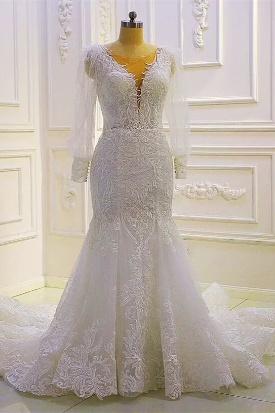 Hermoso vestido de novia de sirena con mangas largas y apliques de encaje y cola