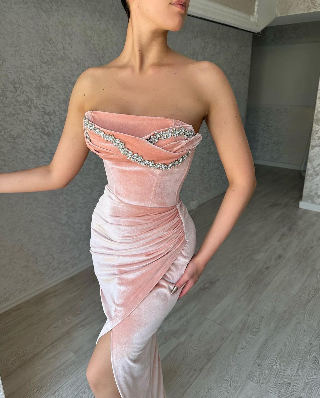 Bellissimo Abito da Sera Senza Maniche con Cristalli e Spacco da Sirena Sexy