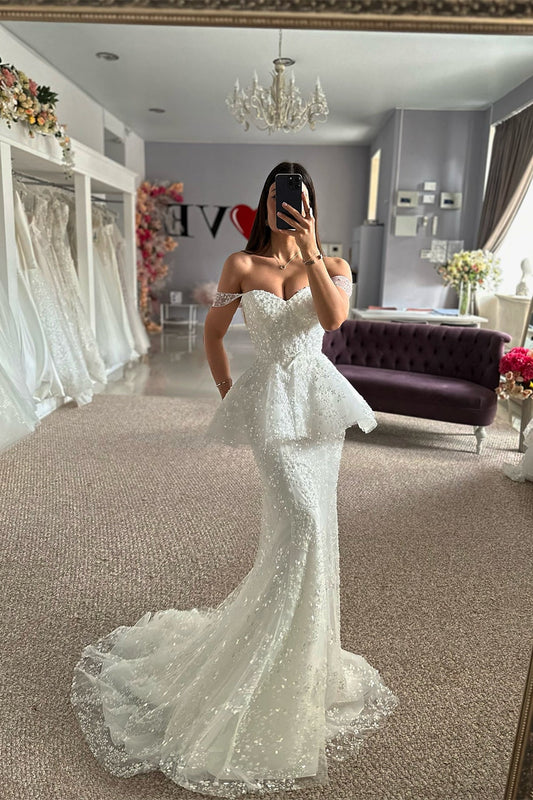Lindos vestidos de noiva brancos sem mangas com renda de tule e apliques
