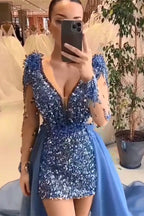 Bellissimo abito lungo da sera senza maniche con scollo a V, aderente, decorato con paillettes e strascico corto