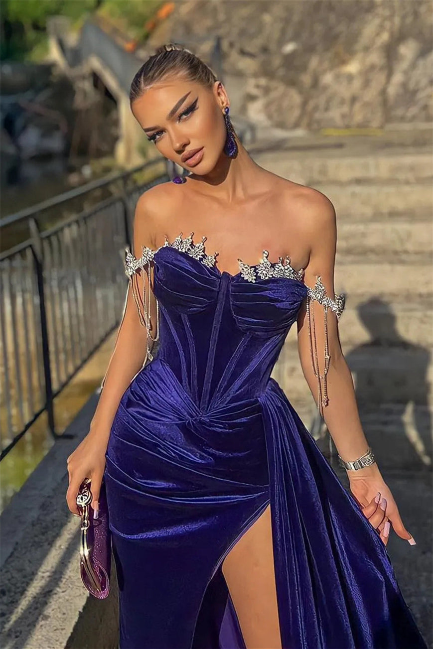 Bellissimo abito da sera sirena con spalle scoperte, paillettes e spacco frontale