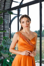 Belle robe de bal asymétrique sans manches en ligne A ornée de paillettes avec fente