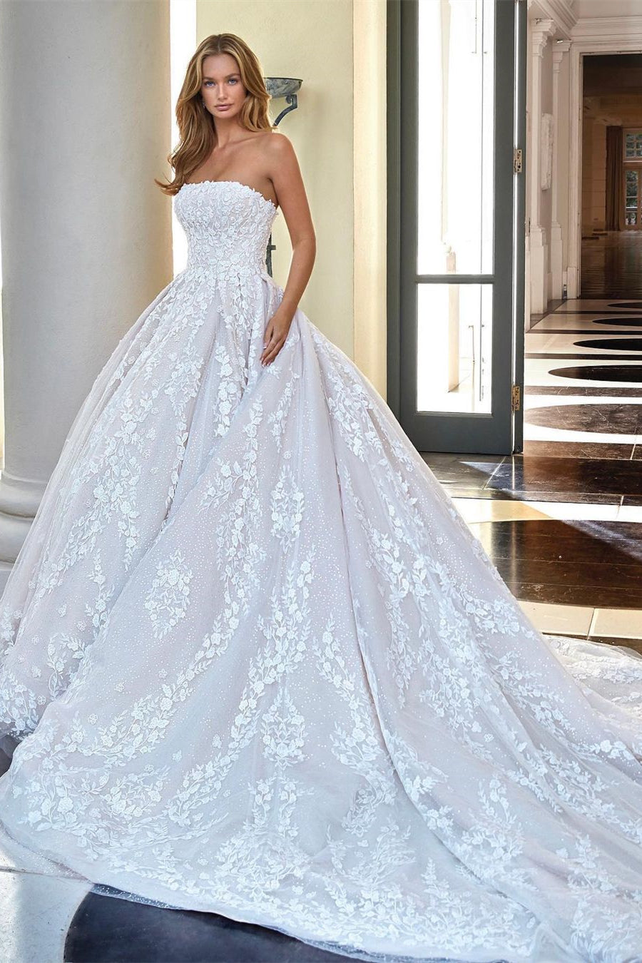 Hermoso vestido de novia princesa de corte A sin mangas con apliques de encaje