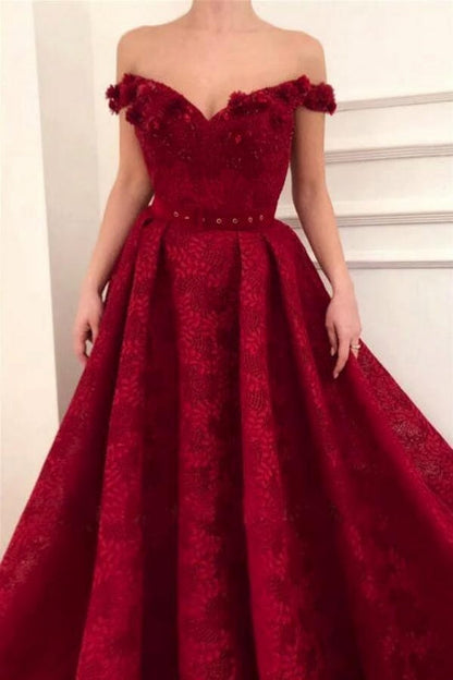 Hermoso vestido de fiesta rojo de encaje con hombros descubiertos y volantes.