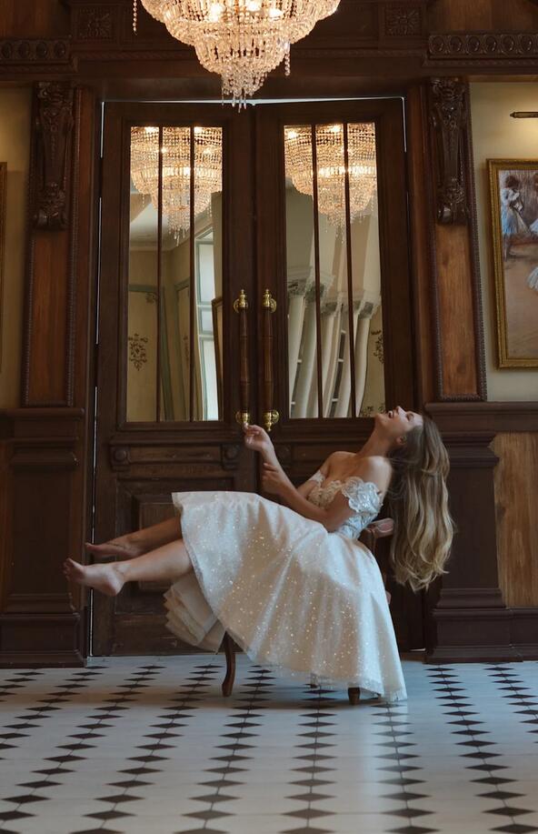 Beautiful Short A-line Glitter Off-the-Shoulder Lace Appliques Wedding Dress