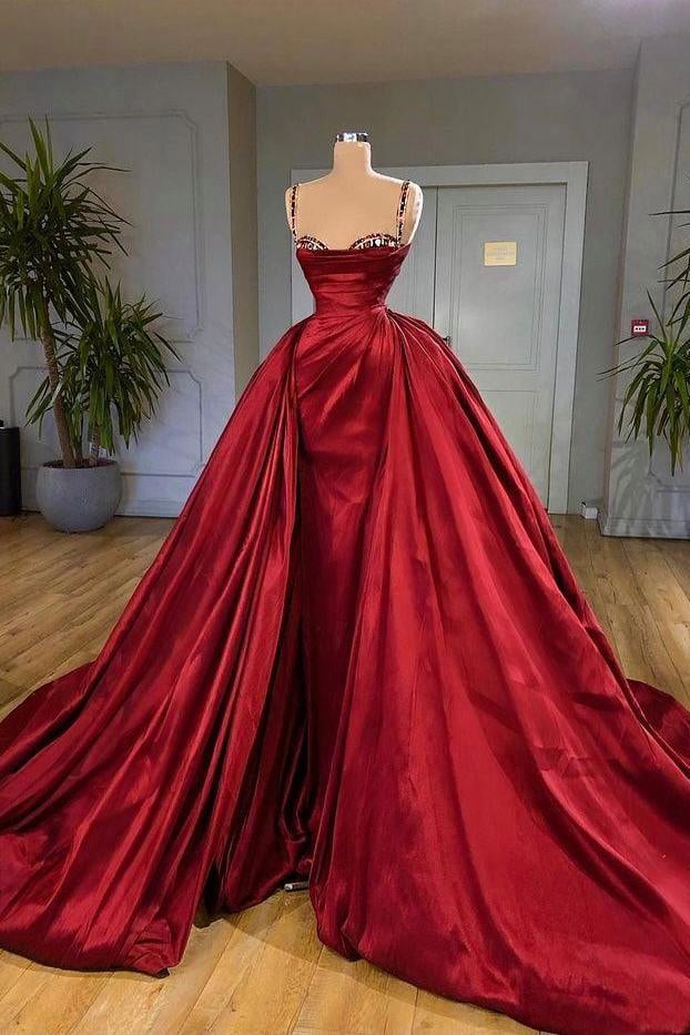 Belle robe de bal sans manches à fines bretelles avec traîne