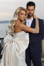 Bellissimo abito da sposa senza spalline a cuore a sirena con strascico a cappella