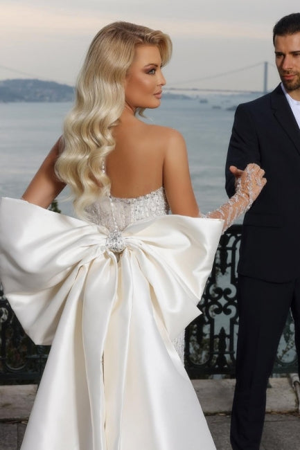 Bellissimo abito da sposa senza spalline a cuore a sirena con strascico a cappella