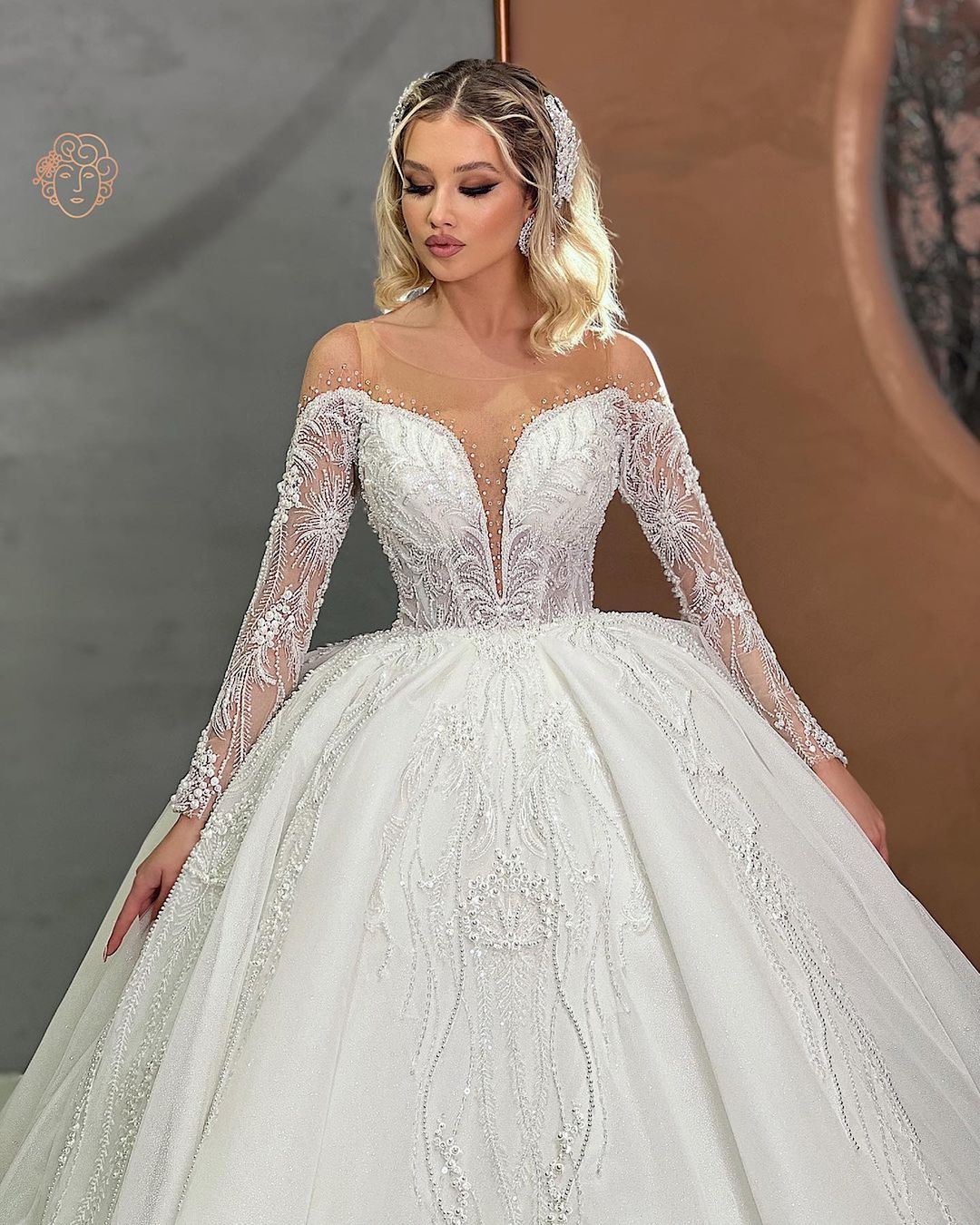 Belle robe de bal longue à manches longues pour mariage avec perles