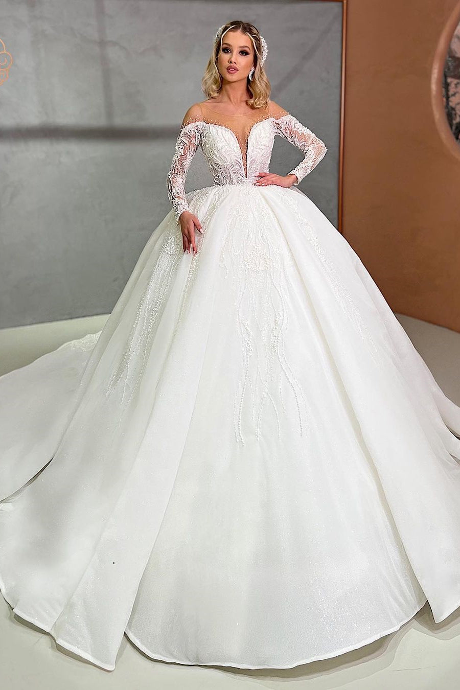 Belle robe de bal longue à manches longues pour mariage avec perles