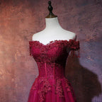 Belle robe longue de bal en tulle rouge vin à décolleté cœur, robe de soirée évasée