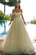 Belle robe de bal jaune à paillettes, décolletée et évasée