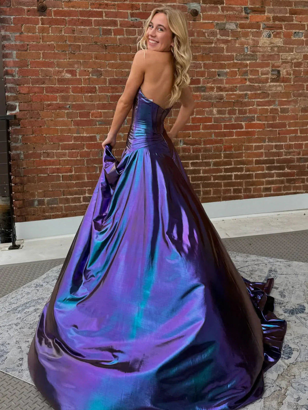 Bencelina | Robe longue de bal verte métallique sirène à décolleté en cœur avec fente