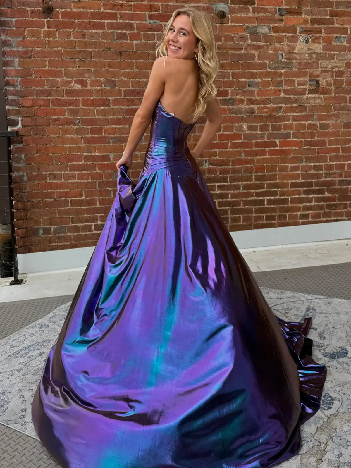 Bencelina | Robe longue de bal verte métallique sirène à décolleté en cœur avec fente
