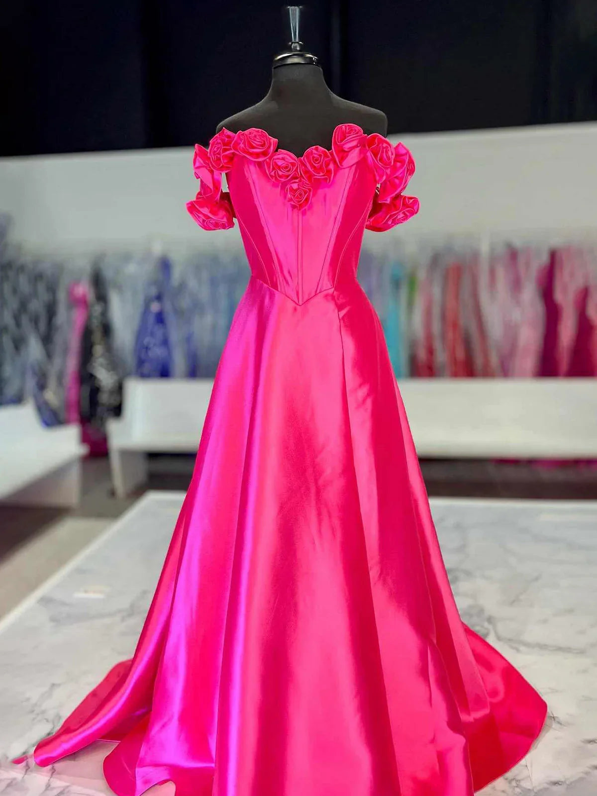 Benson | Abito da ballo fucsia con corpetto a corsetto e scollo a spalle scoperte a linea ad A