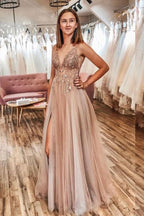 Meilleure robe de bal longue en tulle sans manches à encolure en V et coupe évasée avec fente