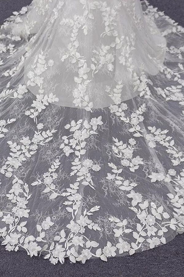 El mejor vestido de novia largo de sirena con tirantes finos y apliques de encaje