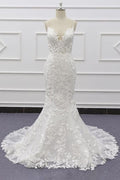 El mejor vestido de novia largo de sirena con tirantes finos y apliques de encaje