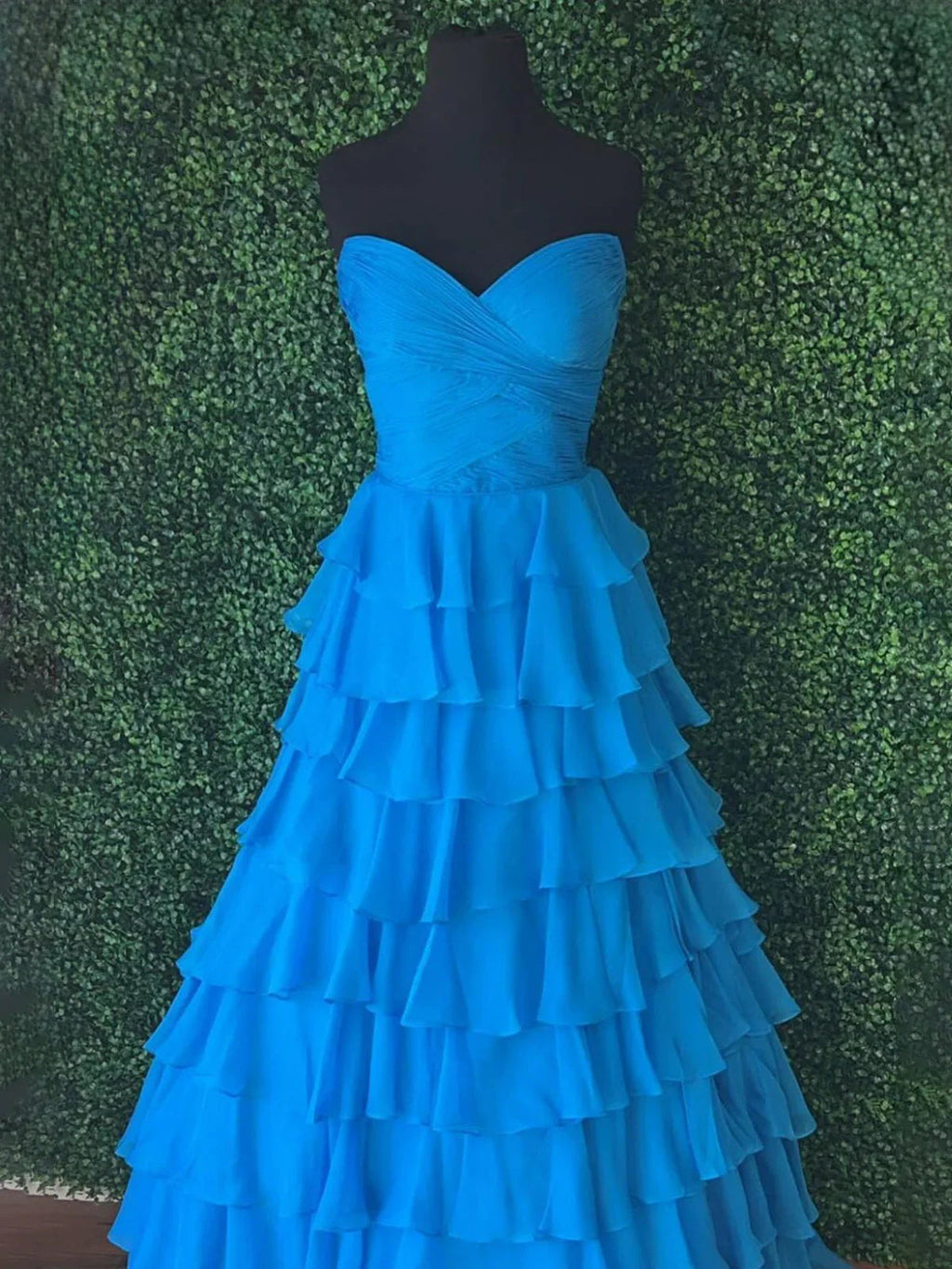 Bindi | Abiti da ballo a balze in chiffon blu cuore a linea ad A