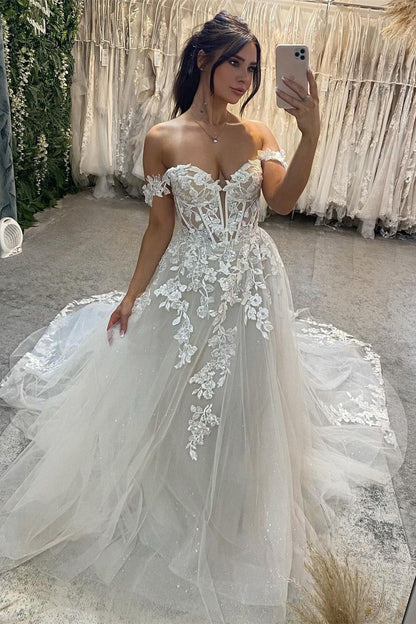 Vestidos de novia Biztunnel largos de tul con encaje, corte A y hombros descubiertos, con cola