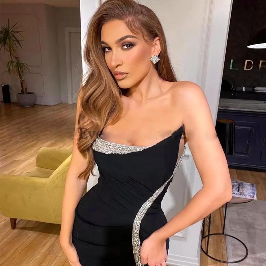 Abito da sera nero elegante senza spalline e senza maniche con spacco alto e paillettes a sirena