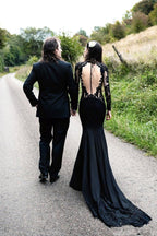 Abito da sposa nero a maniche lunghe a sirena con strascico spazzola