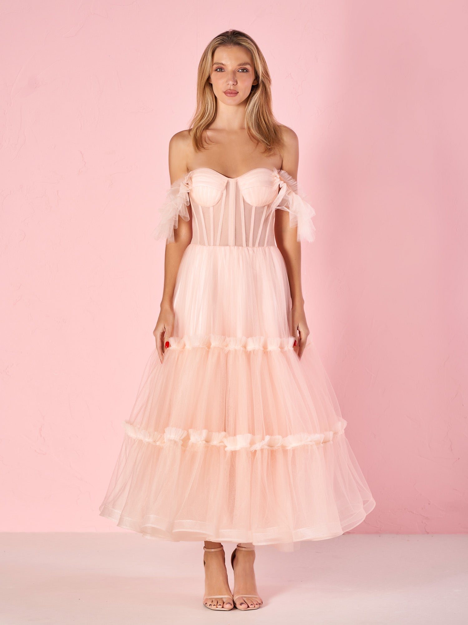 Robe de bal en tulle à volants avec corset en ligne A