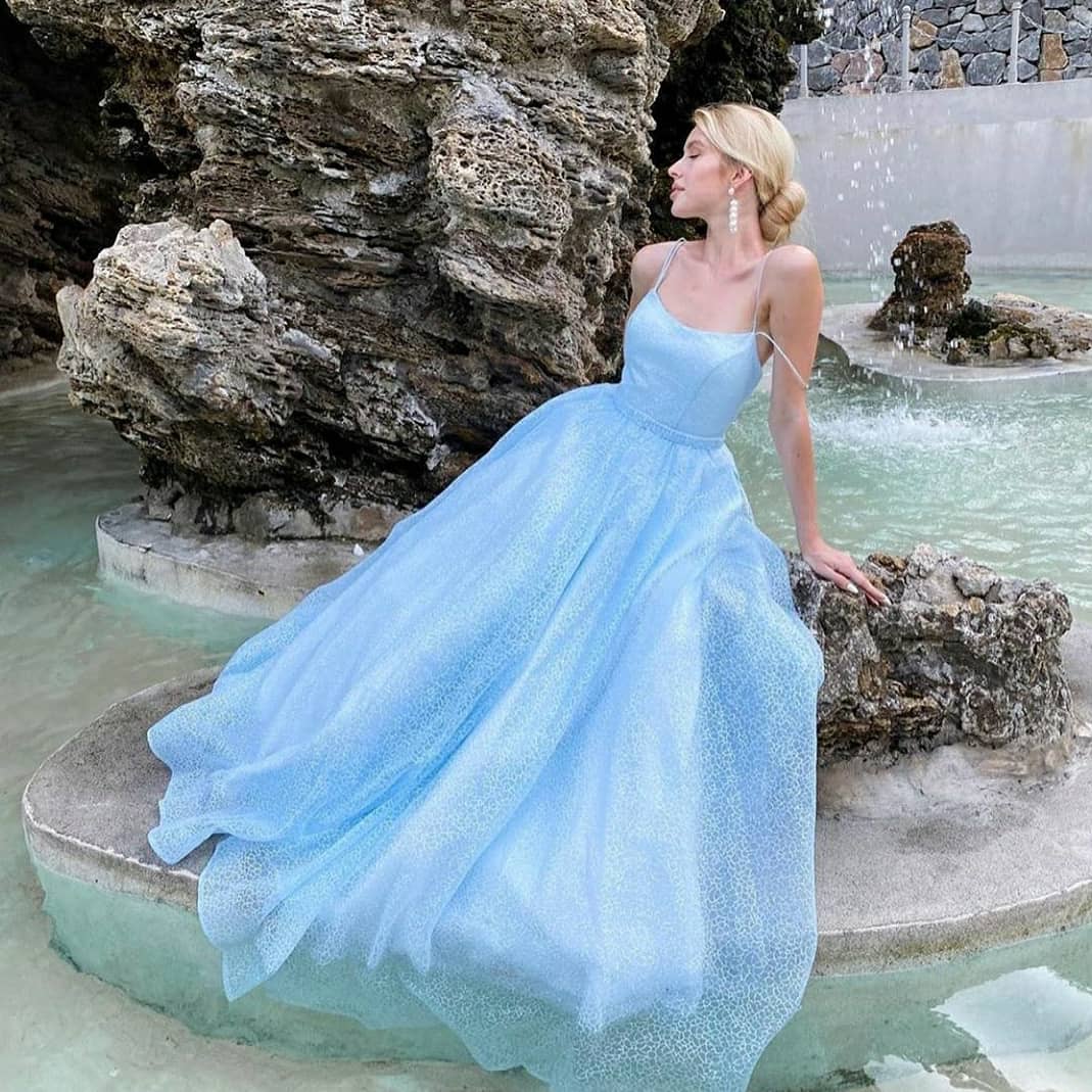 Blaues langes rückenfreies A-Linien-Ballkleid mit Tüll und Pailletten