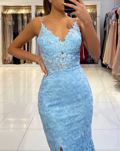 Blaues langes Meerjungfrau-Ballkleid aus Spitze mit V-Ausschnitt, offenem Rücken und Schlitz
