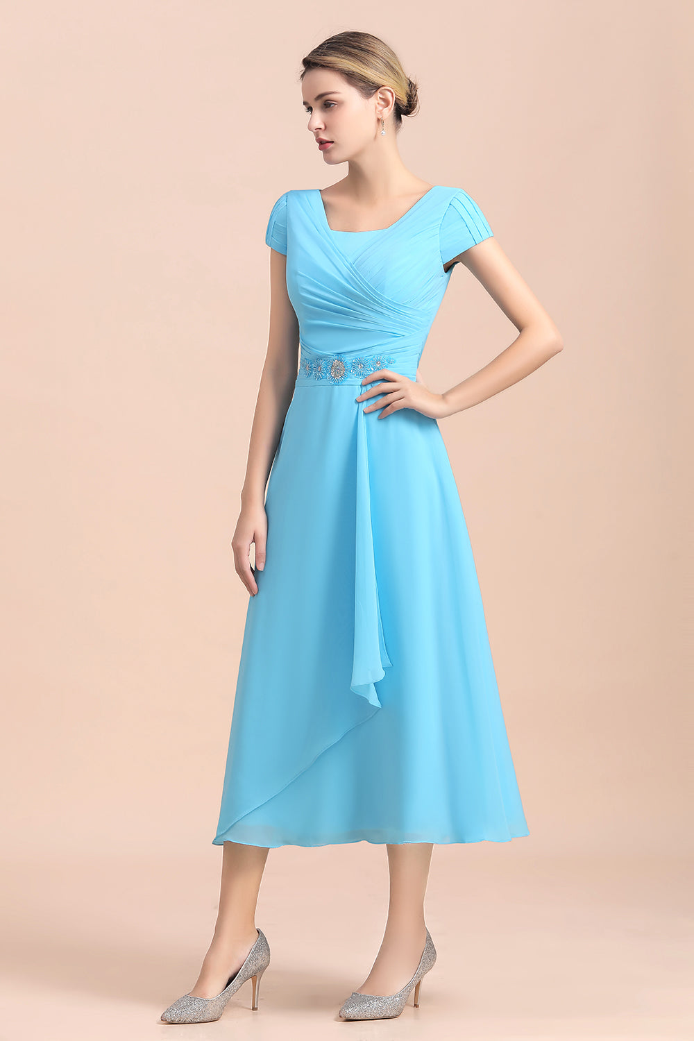 Abito da madre della sposa in chiffon blu a maniche corte, lunghezza tè, online