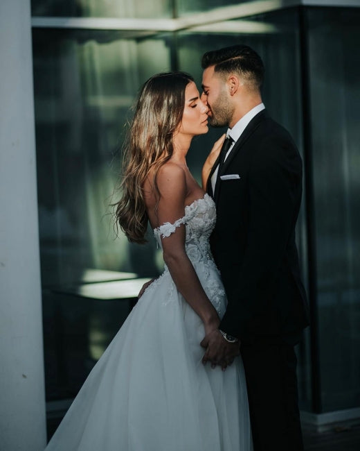 Boho A-Linie Tüll Off-the-Shoulder Brautkleider mit Spitze 