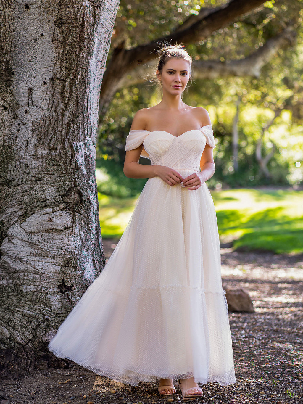 Abito da sera boho a linea ad A con spalle scoperte in tulle