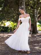 Abito da sera boho a linea ad A con spalle scoperte in tulle