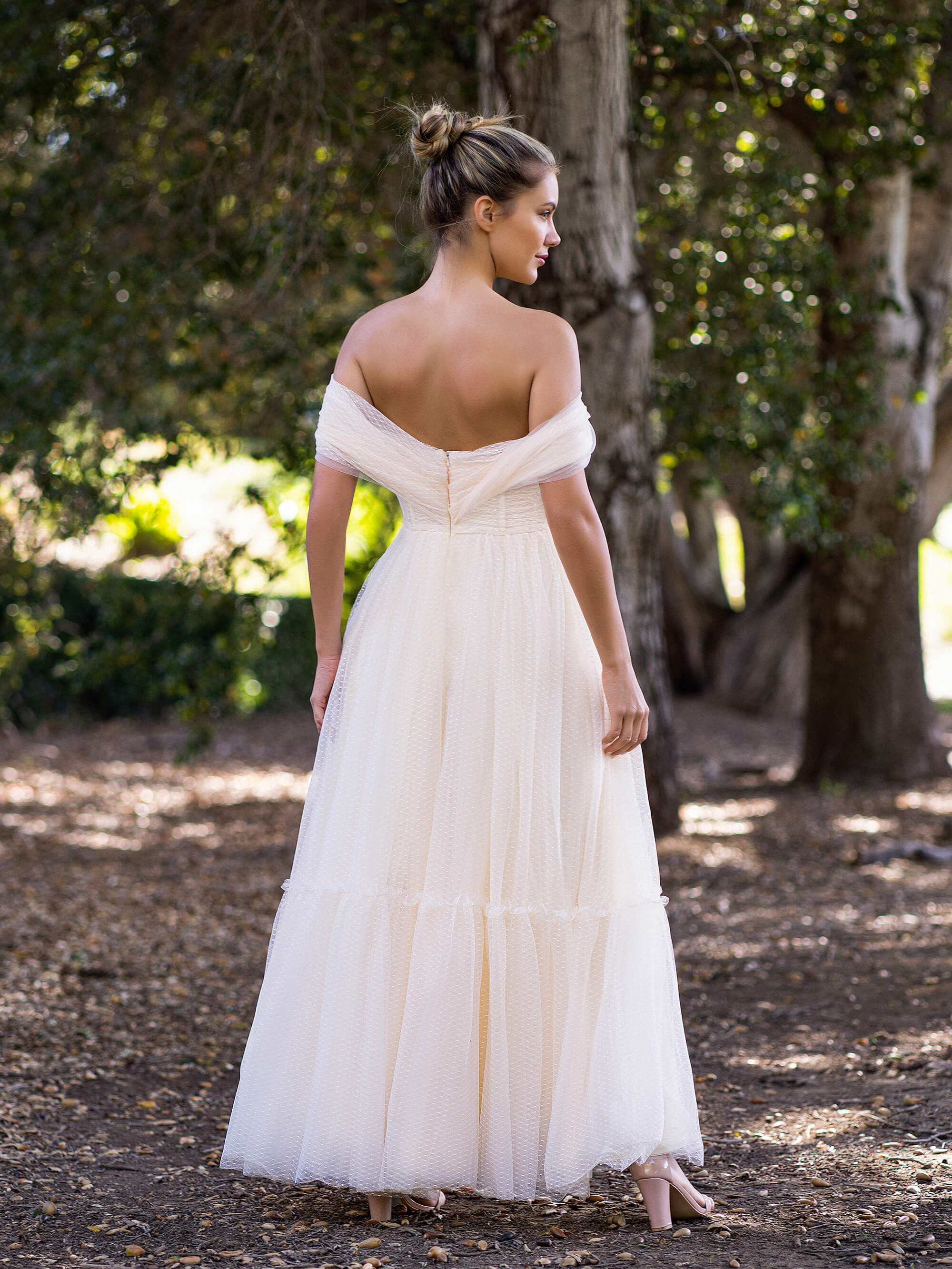 Abito da sera boho a linea ad A con spalle scoperte in tulle
