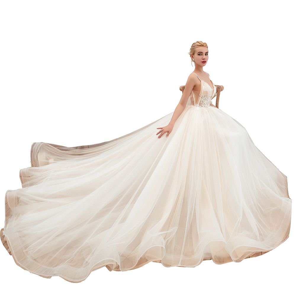 فستان زفاف عاجي بطبقات تول وتصميم ألين بحمالات رفيعة بأسلوب بوهو