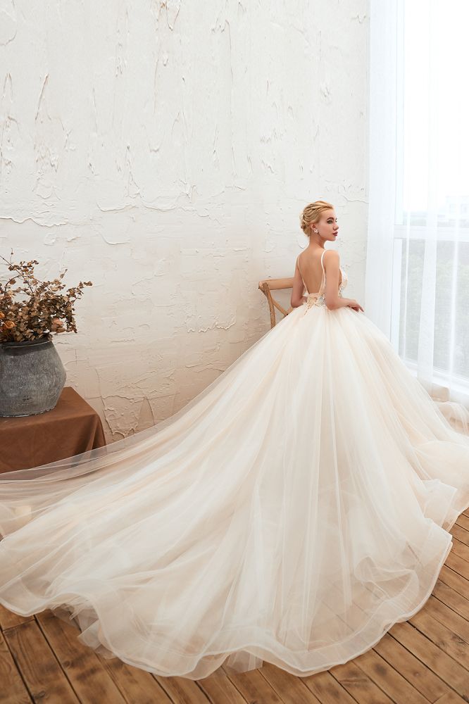 Robe de mariée ivoire en tulle à bretelles fines style bohème, coupe évasée A-line