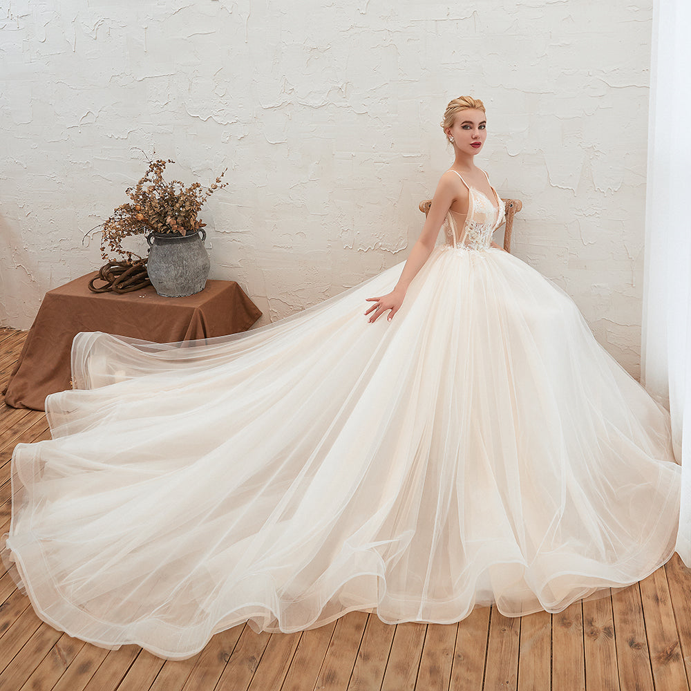 Robe de mariée ivoire en tulle à bretelles fines style bohème, coupe évasée A-line