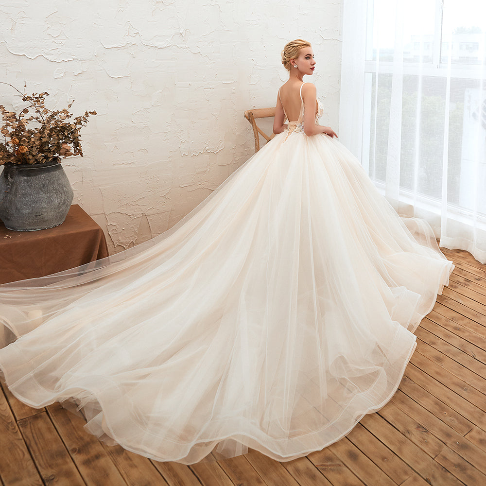 Robe de mariée ivoire en tulle à bretelles fines style bohème, coupe évasée A-line