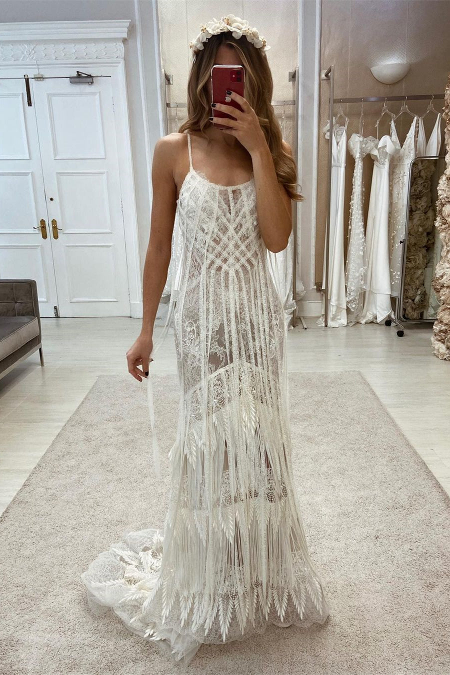 Robe de mariée longue jusqu'au sol sans manches en dentelle à fines bretelles bohèmes