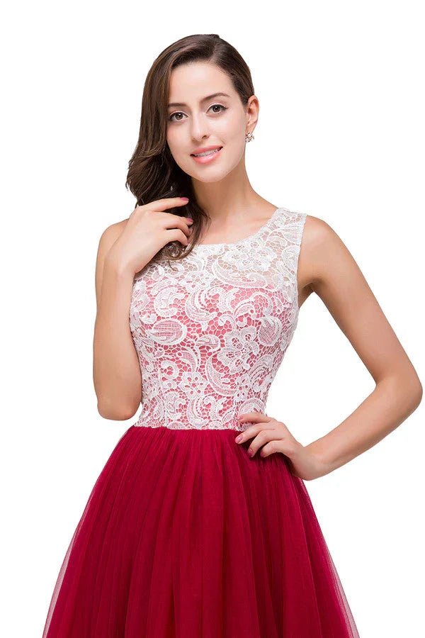 Abiti da damigella d'onore color bordeaux a linea ad A con scollo tondo e pizzo in chiffon