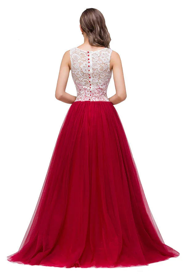 Robes de demoiselle d'honneur en mousseline bordeaux à jupe évasée et col rond en dentelle