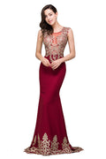 Abiti formali color bordeaux a sirena con lunghezza fino ai piedi e scollo rotondo