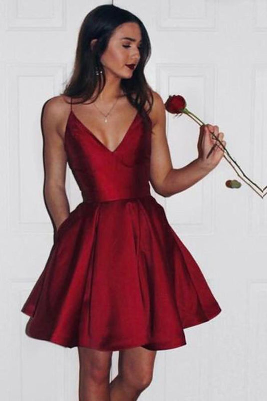 Vestido de fiesta color burdeos con tirantes finos, sencillo y bonito.