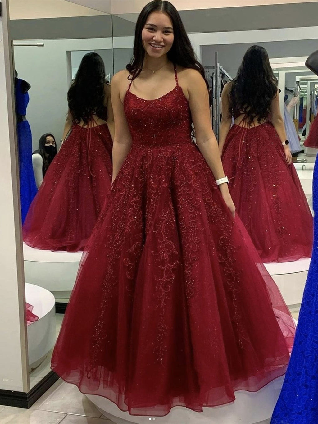 Abito lungo bordeaux a linea ad A in tulle e pizzo con schiena scoperta per cerimonia formale