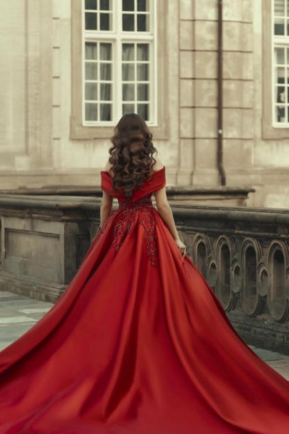 Burgunderrotes schulterfreies A-Linien-Satin-Brautkleid mit Spitze