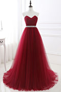Abito da sera color bordeaux in tulle a linea ad A con scollo a cuore